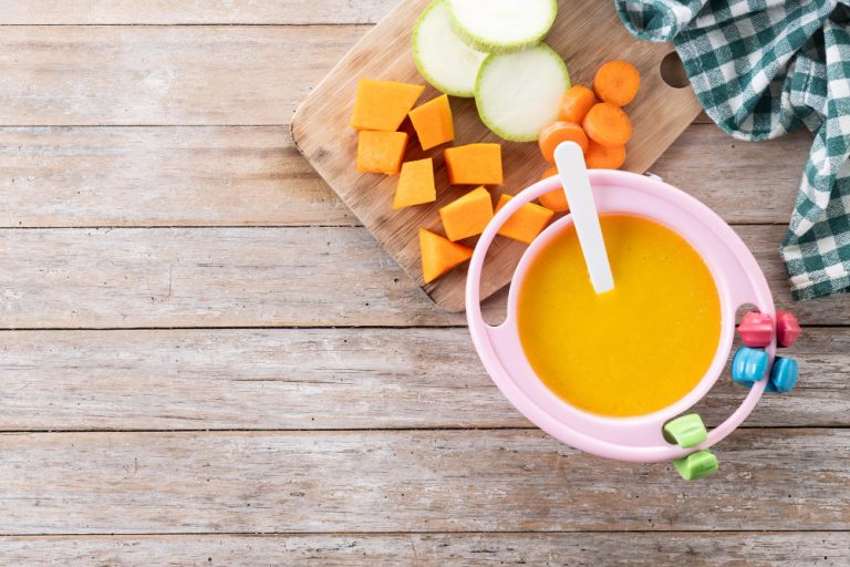 انبه برای نوزاد: از چه زمانی و چگونه انبه را به کودک بدهیم؟