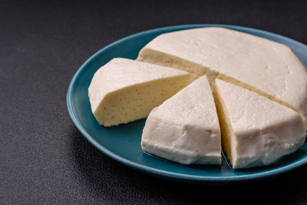 آیا می‌توان به نوزادان Queso Fresco داد؟ بررسی ایمنی و فواید آن