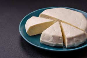 آیا می‌توان به نوزادان Queso Fresco داد؟ بررسی ایمنی و فواید آن